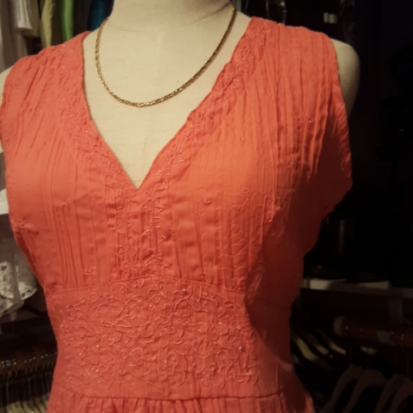 MYSTIQUE AURA PETITE ♡ Gorgeous Coral V Neck Embroidered Beaded Babydoll Top PS - Picture 7 of 14